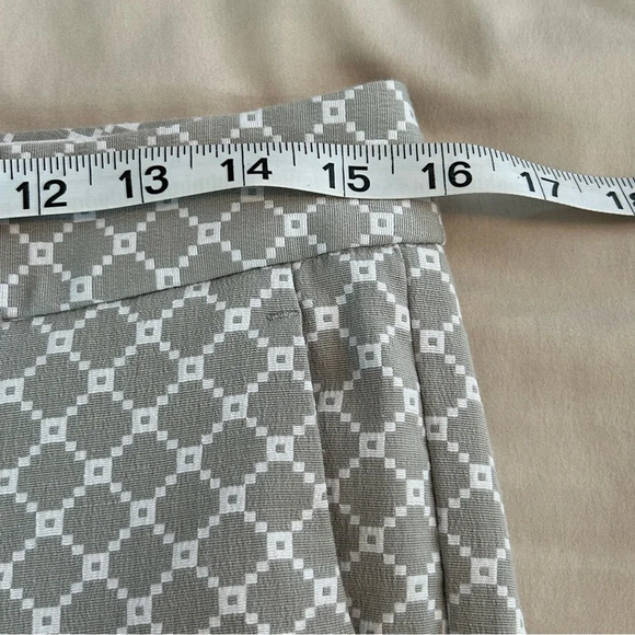 Banana Republic Hampton Pant Women 4P Gray White Geometric Print Crop Dress Pant - Picture 9 of 13